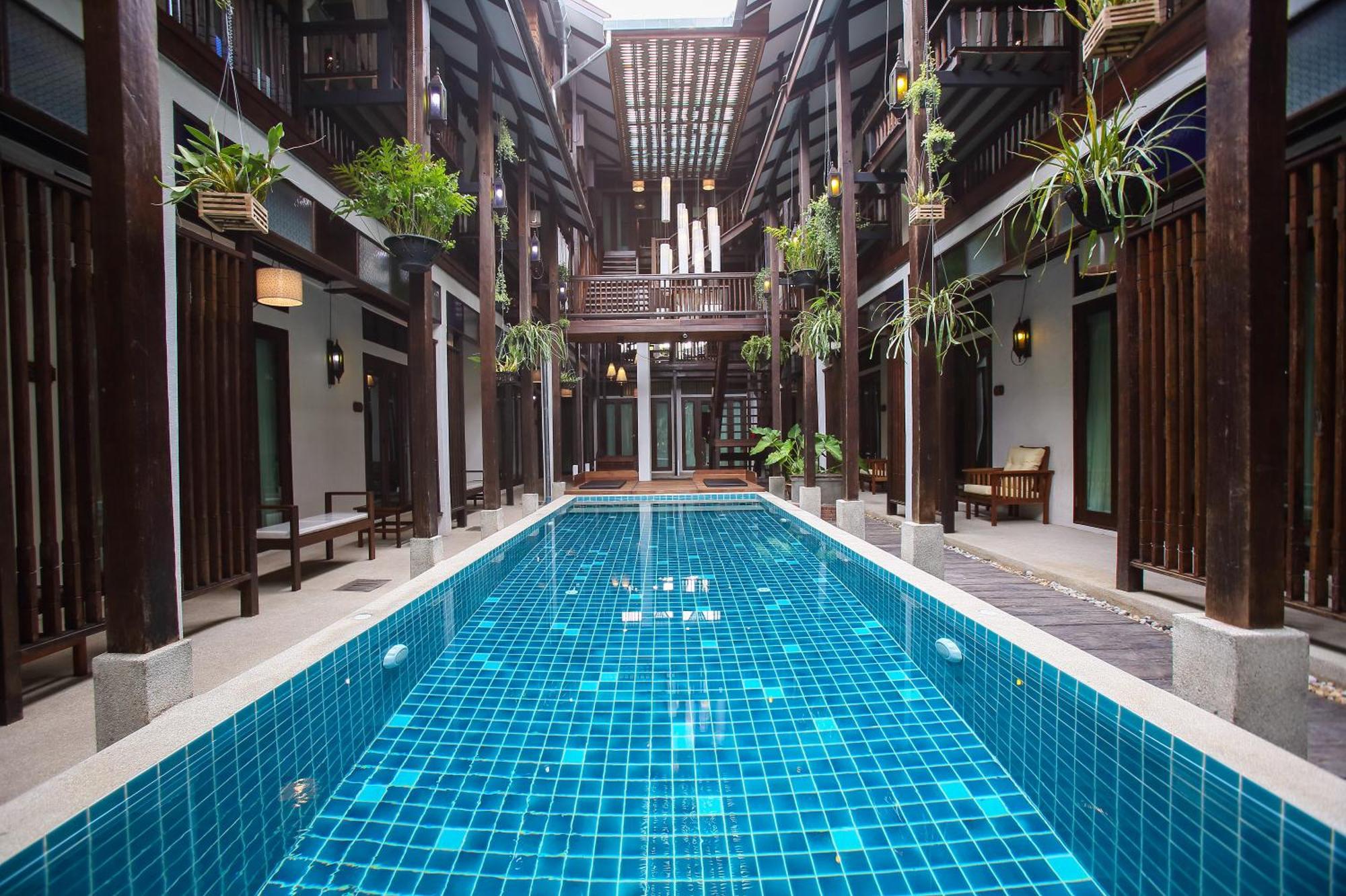 4 Romantic Hotels in Night Bazaar Worth Booking