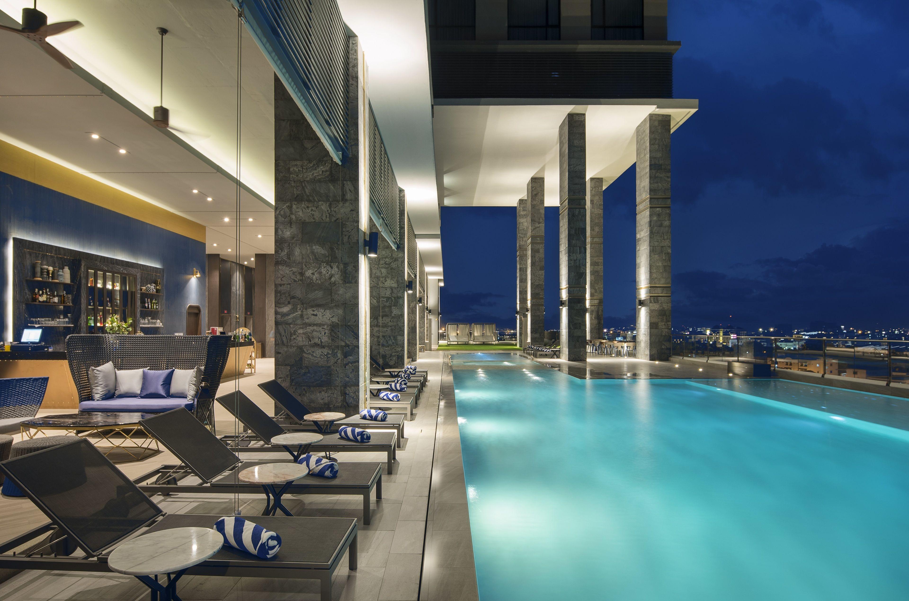 Staying in Naklua Beach: 4 Luxury Hotels Compared