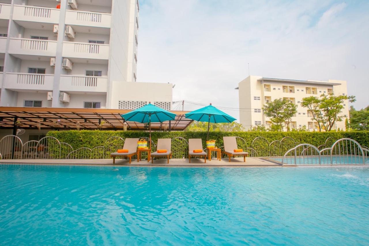 Staying Near Flying Hanuman: 4 Four-Star Hotels Compared