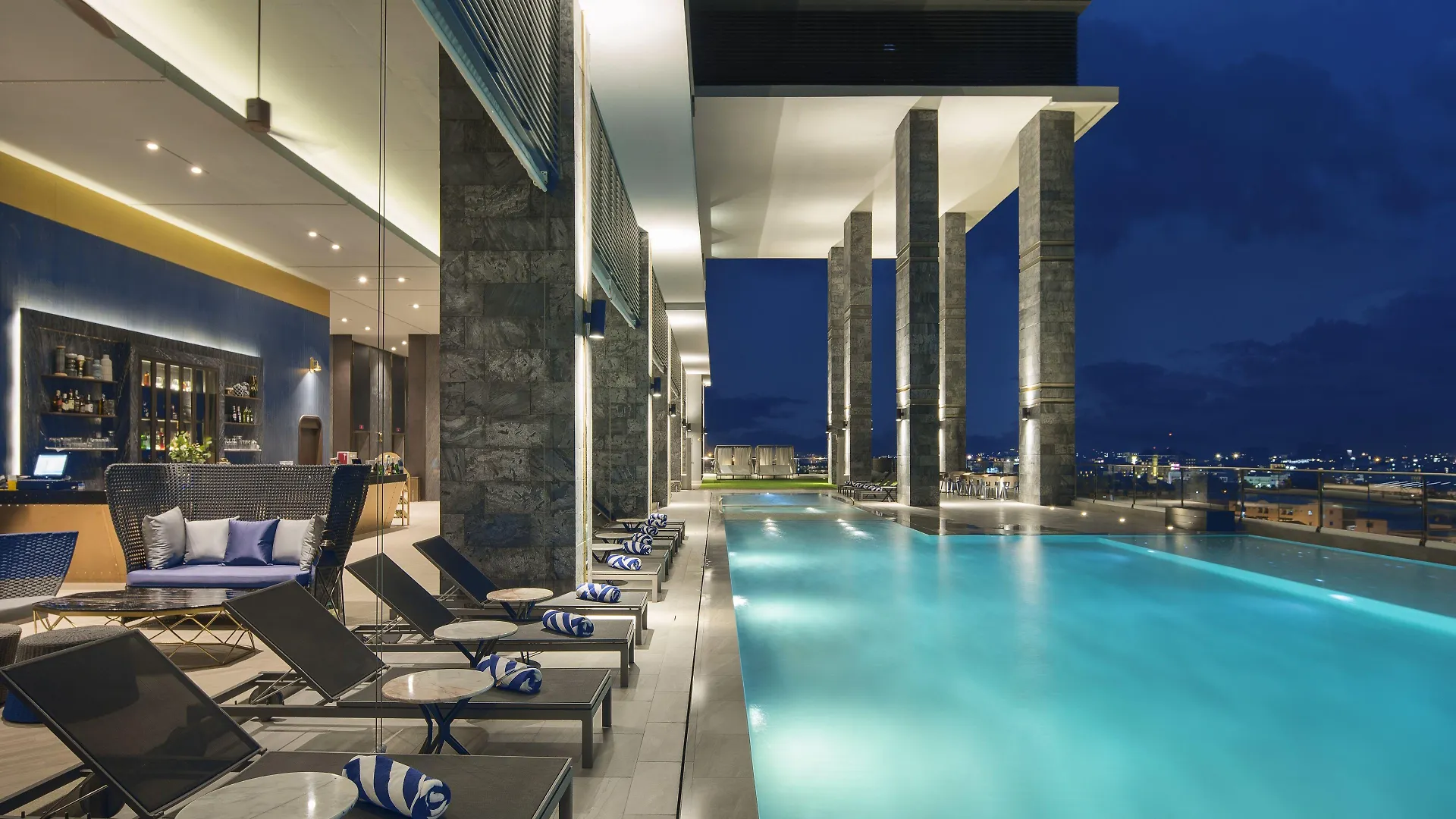 Staying in Naklua Beach: 4 Luxury Hotels Compared