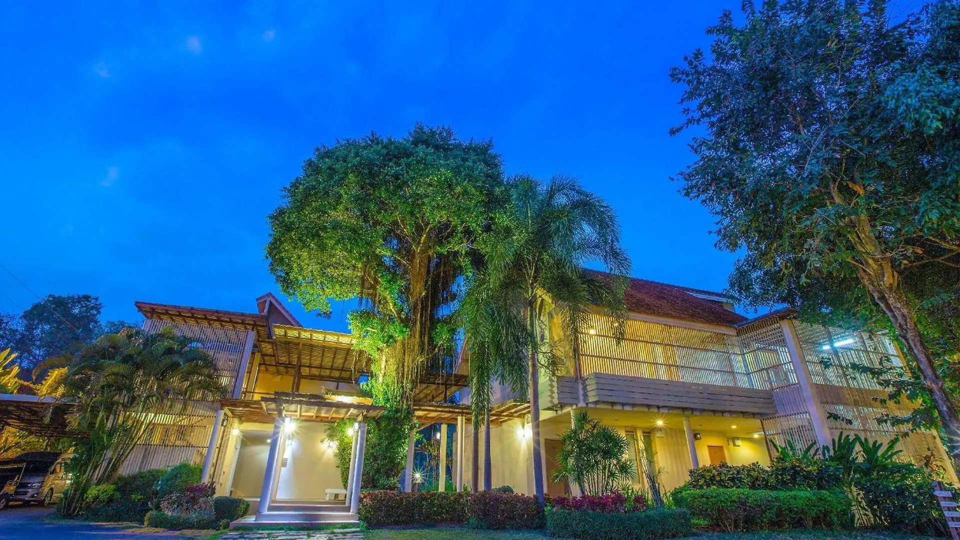 5 Central Hotels Near Pam Bok Waterfall Worth Booking