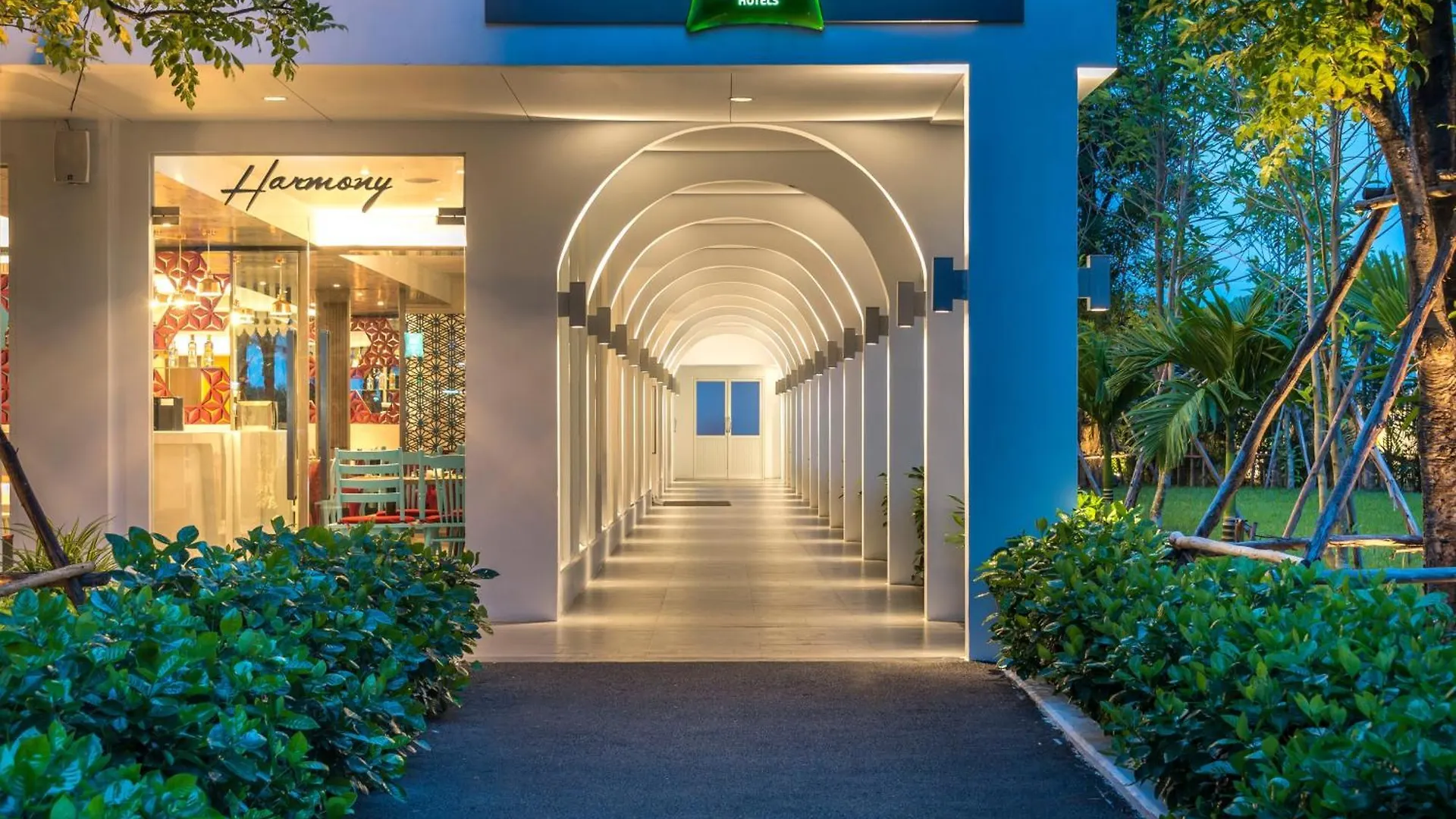 15 Central Hotels Near Chalong Temple: Where to Stay in Phuket