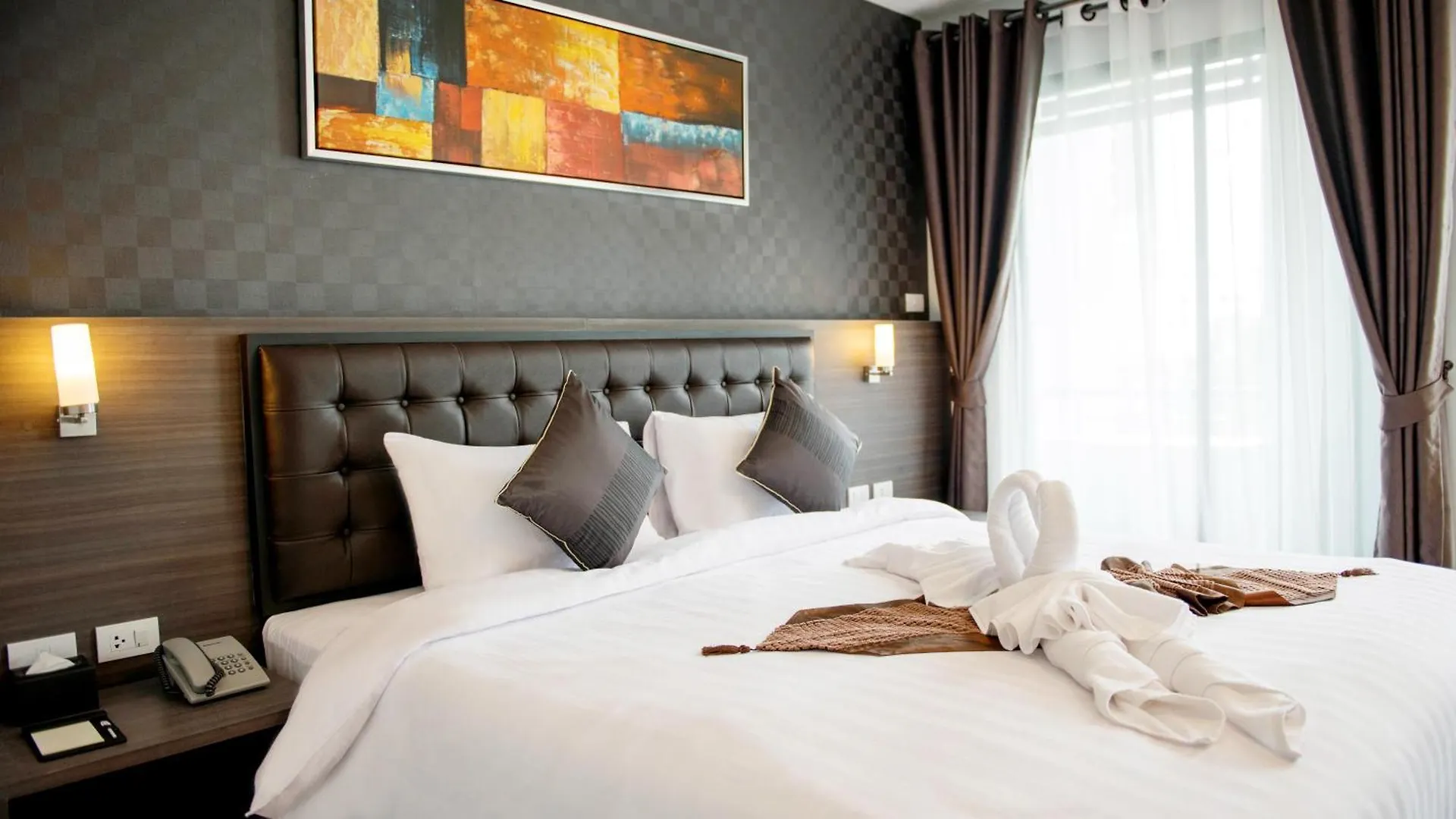 6 Family-Friendly Hotels in Ratchathewi That Deliver