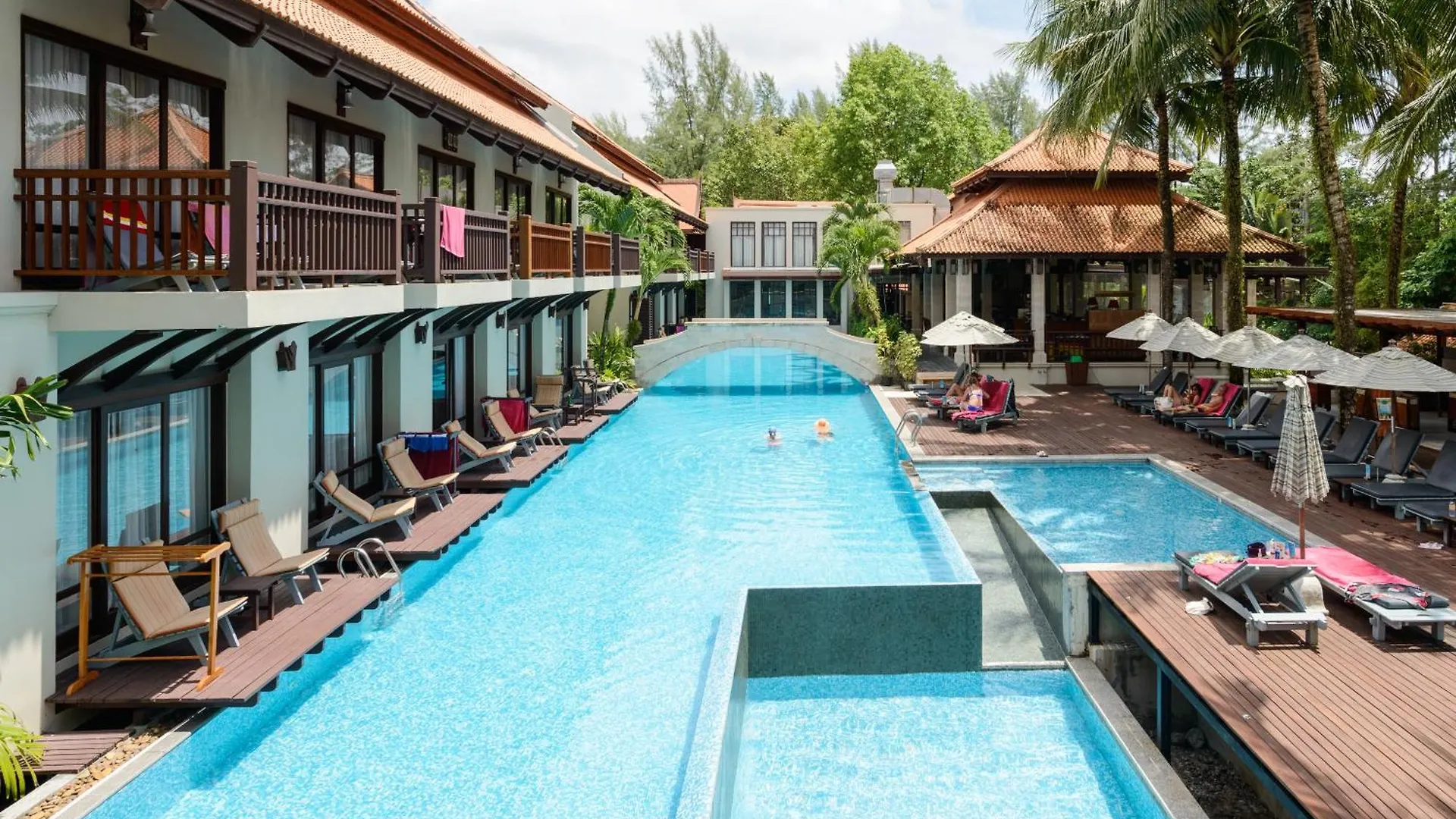 4 Best 4-Star Hotels in Nang Thong Beach for Smart Stays