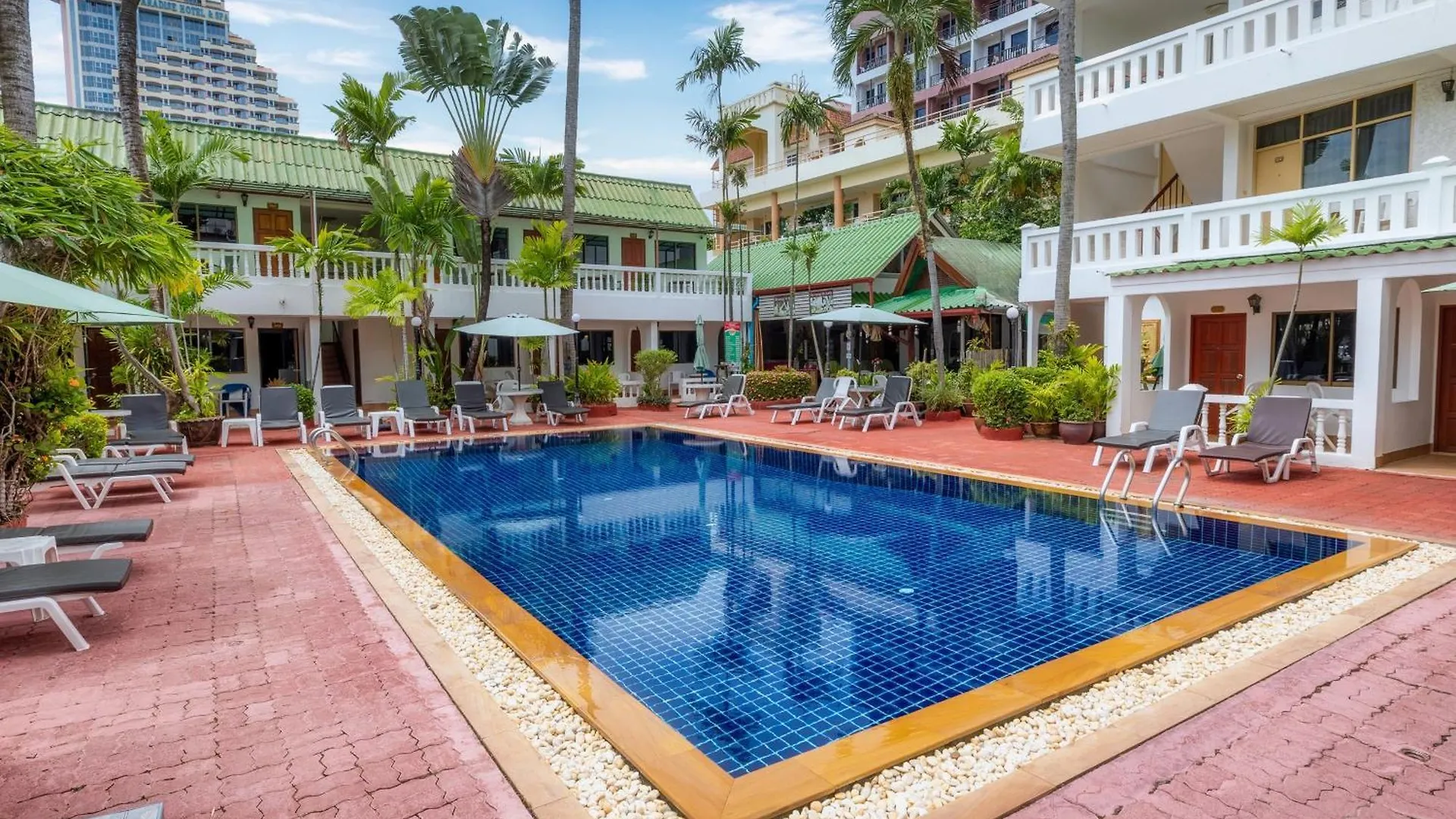 Staying Near Tri Trang Beach: 15 Central Hotels Compared