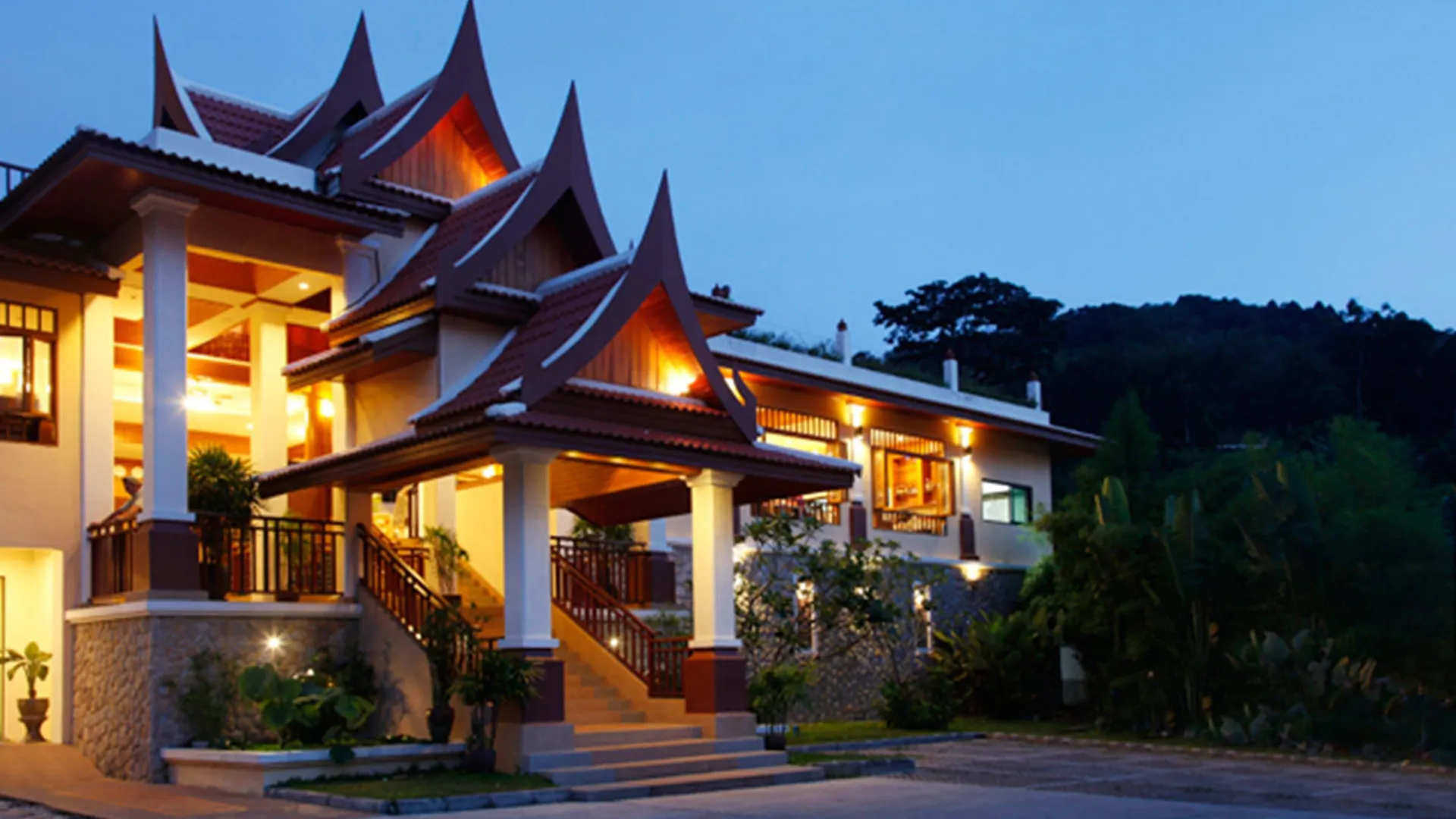15 Smart Family Hotels Near Karon Night Market Worth Booking