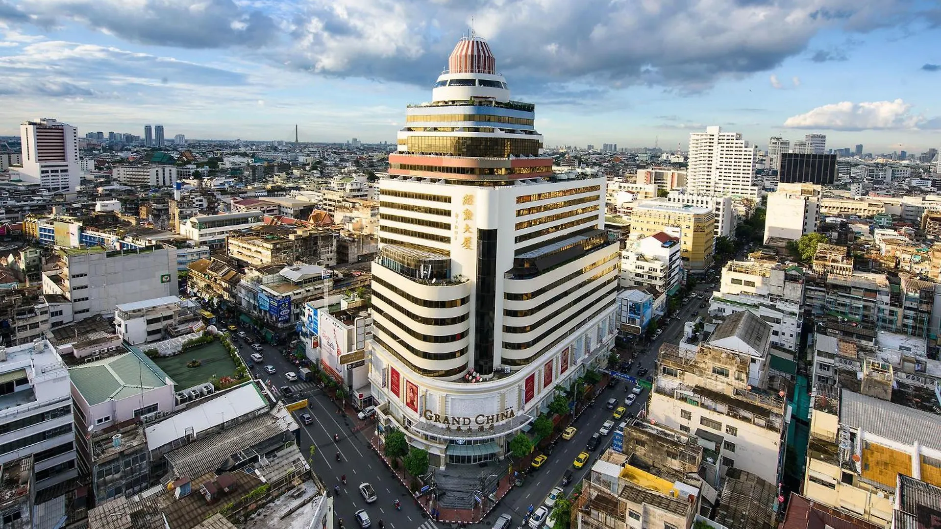 Where to Stay Near Santa Cruz Church: 10 Central Bangkok Hotels