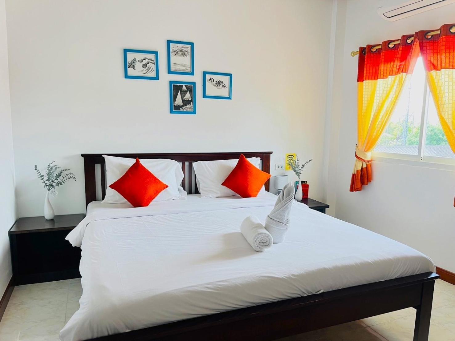 Staying in Saladan: 8 Three-Star Hotels Compared