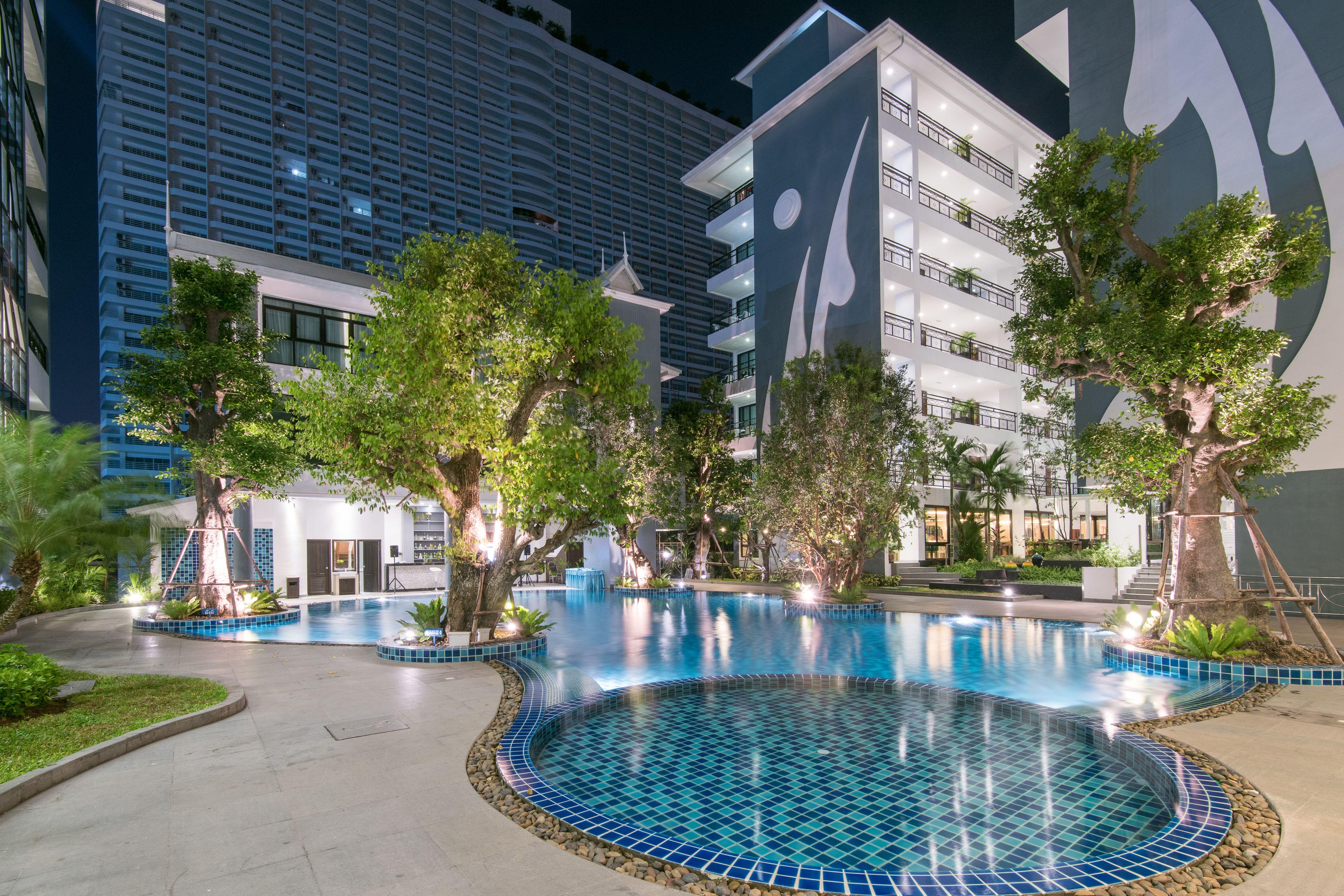 Staying Near Mini Siam: 8 Family Hotels Compared